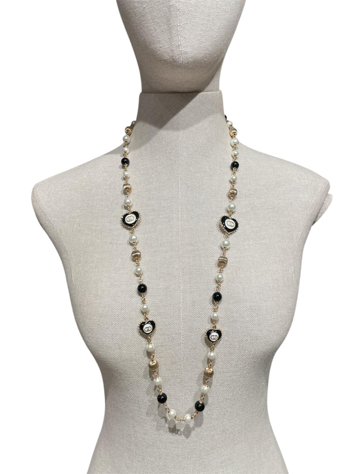 Collana con perle in vetro