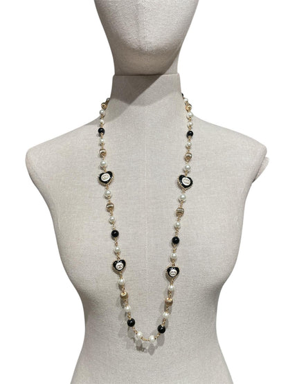 Collana con perle in vetro