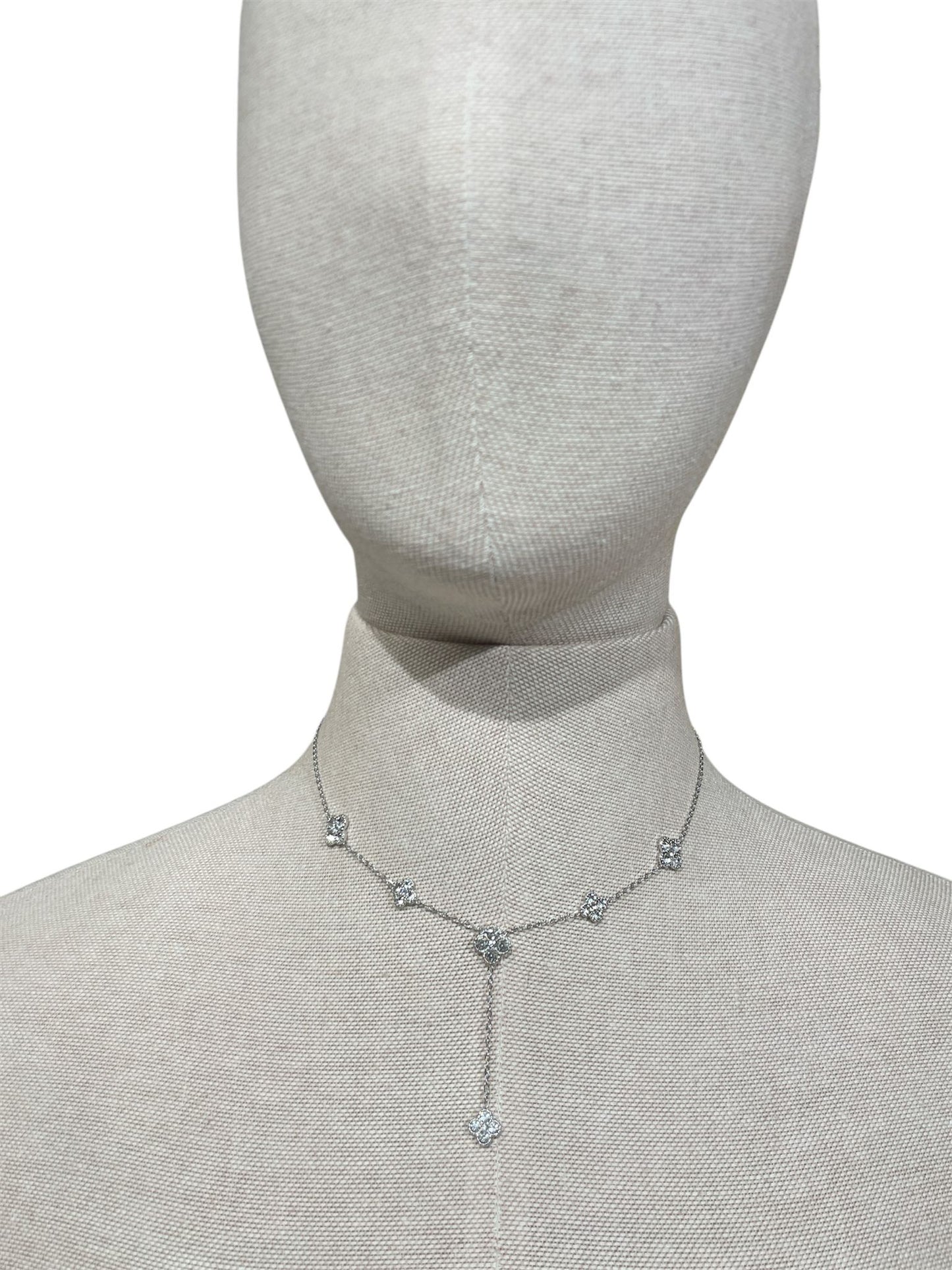 Collana con fiori strass