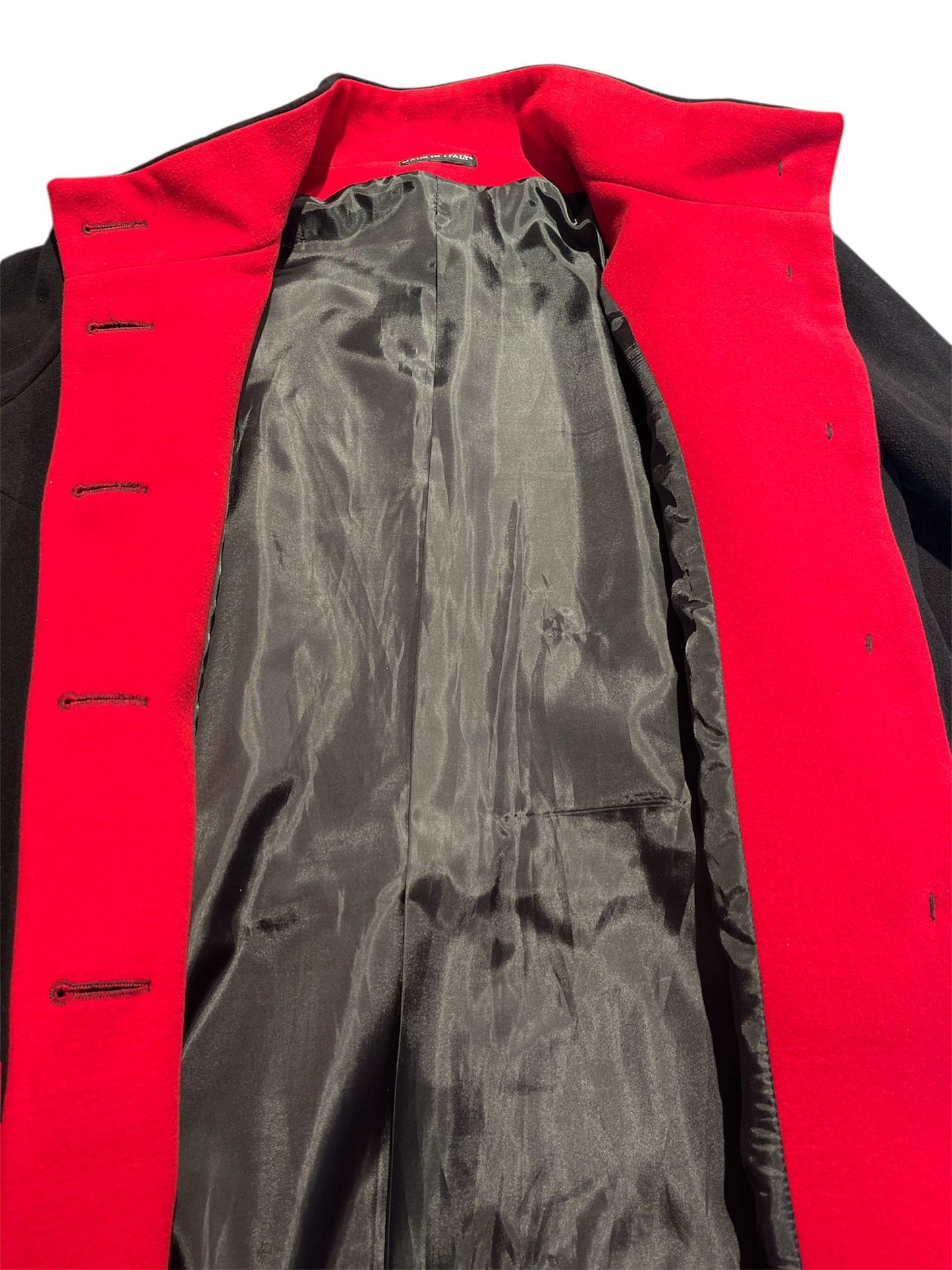 Cappotto rosso e nero