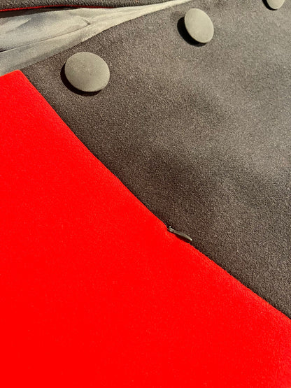 Cappotto rosso e nero