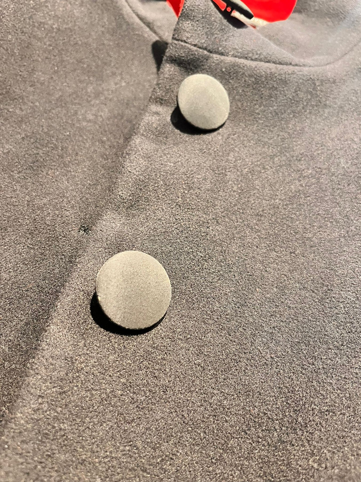 Cappotto rosso e nero